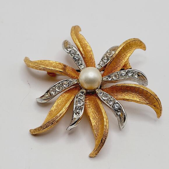 Judy Lee Gold Silver Flower Brooch Faux Pearl Rhinestone Vintage Pin - Picture 5 of 8